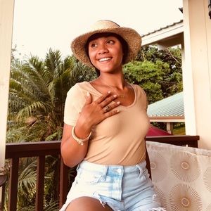 Meet your Posher, Ihia